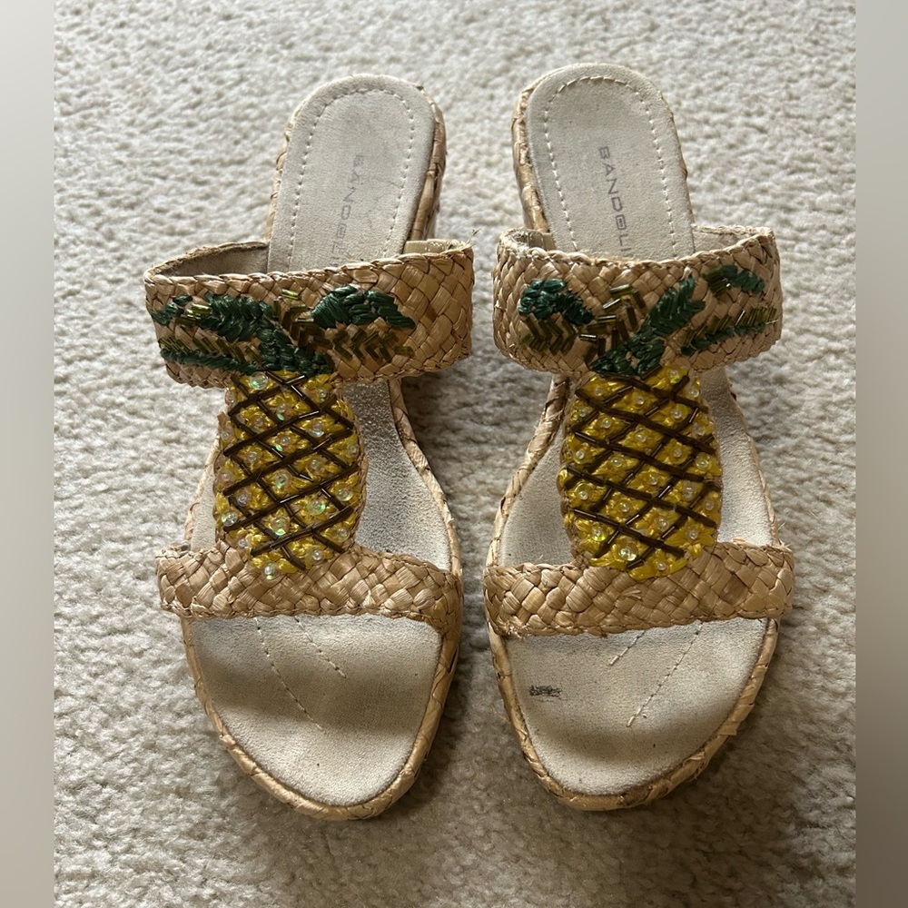 Y2K Bandolino Beaded Sequin Pineapple Woven Heeled Summer Fruit Sandals size 8.5